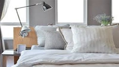 الطريقة الصحيحة لتنظيف الملابس البيضاء من البقع بكل سهولة