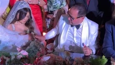 نجوم الفن يظهرون بالأسود في كتب كتاب المخرج إسماعيل فاروق.. شاهد الصور