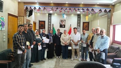 مدير تعليم القليوبية تكرم المعلمين المتميزين الحاصلين على اللقب العالمى 