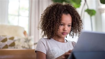 هل يستخدم طفلك وسائل التواصل الاجتماعي؟ تعليمات هامة للوالدين