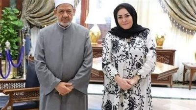 بعد صورتها بالحجاب مع أحمد الطيب.. نهال عنبر تكشف حقيقة اعتزالها التمثيل