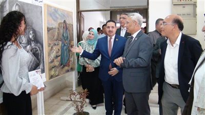 رئيس جامعة المنيا يفتتح معرض الفنون التشكيلية