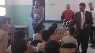 وكيل تعليم كفر الشيخ يتفقد المدارس للاطمئنان على أداء الطلاب لاختبارات المهام الأدائية