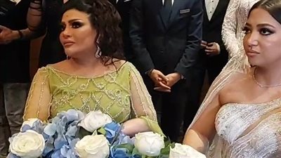 الصور الأولى من عقد قران ابنة بدرية طلبة