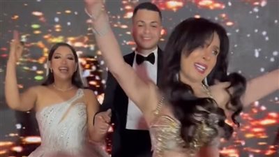 بحضور كوكبة من النجوم.. دينا تزف ابنة بدرية طلبة في حفلها زفافها