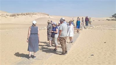 المناطق الأثرية بالمنيا تستقبل وفدًا سياحيًا متعدد الجنسيات