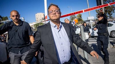 انقلاب سيارة الوزير الإسرائيلي المتطرف إيتمار بن غفير (صورة)