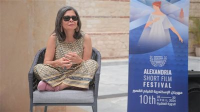 تصرف غريب من سلوى محمد علي خلال ندوة بمهرجان الإسكندرية للأفلام القصير (صور)