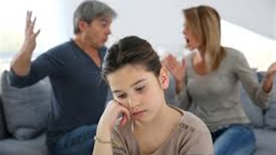 الزوج رافض يصرف على الأولاد.. نادية تطلب الطلاق داخل محكمة الأسرة