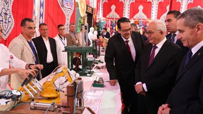 رضا حجازي يفتتح معرض منتجات طلاب التعليم الفني بالغربية (صور)