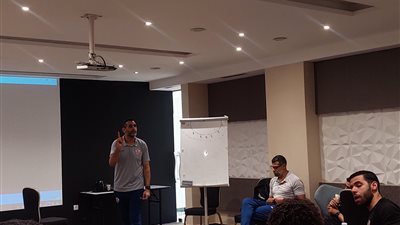 مدرب اليد بالزمالك يعقد جلسة فنية مع اللاعبين قبل لقاء الترجي 