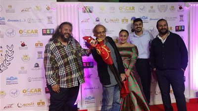 الأراجوز يخطف الأضواء على السجادة الحمراء لافتتاح مهرجان الإسكندرية للفيلم القصير