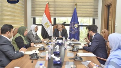 رئيس هيئة الدواء يبحث التحديات التي تواجه الشركات البريطانية العاملة في مصر
