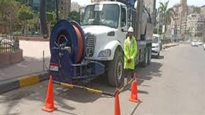 «بعد تحذيرات الأرصاد».. انتشار معدات القاهرة والجيزة للتعامل مع مياه الأمطار