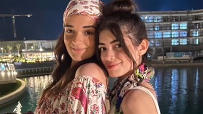 ملك أحمد زاهر: 