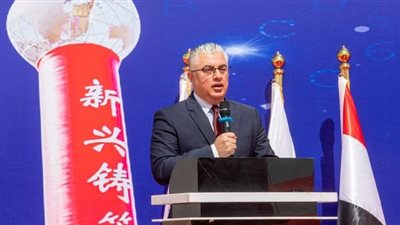 رئيس اقتصادية قناة السويس يشهد مراسم وضع حجر أساس مصنع 