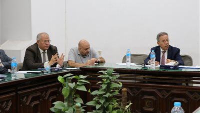 نقابة الأطباء تناقش مع ممثلي النقابات الفرعية مشروع قانون منح التزام المرافق العامة