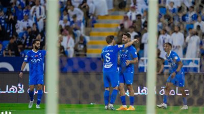 الهلال يقتررب من التتويج بالدوري السعودي بعد الفوز على التعاون بثلاثية