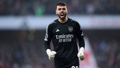 ديفيد رايا يتوج بجائزة القفاز الذهبي في الدوري الإنجليزي