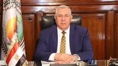 وزير الزراعة يهنئ البابا تواضروس الثاني والأخوة الأقباط بعيد القيامة المجيد