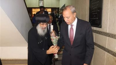 محافظ القليوبية يقدم التهاني للأخوة الاقغباط بمناسبة عيد القيامة المجيد 