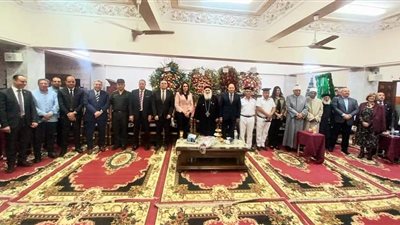 يوسف الديب يقدم التهنئة للأقباط بمناسبة عيد القيامة المجيد بمطرانية البحيرة (صور)