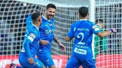 قمة بين الأهلي والهلال في كلاسيكو الدوري السعودي