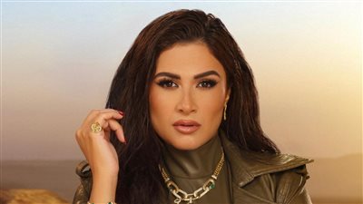 أمي اللي كانت بتصرف علينا.. ياسمين عبد العزيز تكشف أسرار طفولتها وبدايتها الفنية