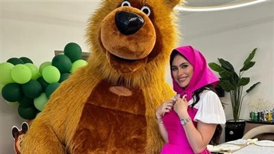 على طريقة «ماشا والدب».. هاجر أحمد تحتفل بعيد ميلاد ابنتها (صور)