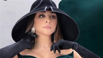 إليسا تقرر تأجيل حفلها في قبرص احتراما لمشاعر الشعب اللبناني