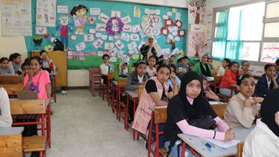 «أمهات مصر»: الامتحانات في مستوى الطالب المتوسط وعودة الأسئلة المثيرة للجدل