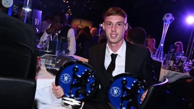 كول بالمر يحصد جائزة لاعب الموسم مع تشيلسي