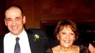 وفاة والدة الفنان كريم عبد العزيز.. وهذا موعد ومكان الجنازة 