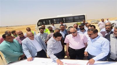 نائب رئيس هيئة المجتمعات العمرانية يكلف بعمل الاختبارات المطلوبة لأعمال الطرق