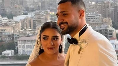 ابنة مصطفى كامل تخطف الأنظار بفستان زفافها.. صور 