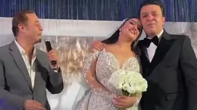بكاء مصطفى كامل في حفل زفاف ابنته