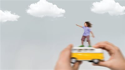 تاريخ السيارة الطائرة الطويل منذ بداية القرن الماضي حتى الآن