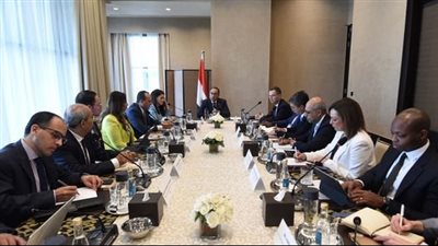 رئيس الوزراء يلتقي نائب رئيس مؤسسة التمويل الدولية والوفد المرافق له