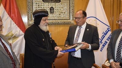 تعرف على تفاصيل زيارة الأنبا ميخائيل لجامعة حلوان (صور)