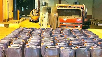 صاحب محطة وقود يتزعم عصابة لبيع المواد البترولية بالسوق السوداء في الأقصر