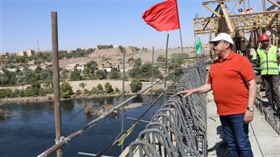 تمهيدا لافتتاحه.. أشرف عطية يتفقد الأعمال الجارية بمشروع محور بديل خزان أسوان