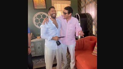 مقلب ساخن جدا.. تامر حسني يشوي جسم باسم سمرة (فيديو)