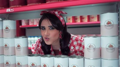 ياسمين عبد العزيز مع عبد الباسط حمودة في إعلان «فودافون» الجديد (فيديو)