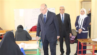 محافظ القاهرة ومدير المديرية يتابعان امتحانات الشهادة الإعدادية للفصل الدراسي الثاني (صور)