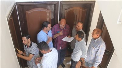 تنفيذ 31 قرار غلق وتشميع لمحال وحضانات مخالفة في الشيخ زايد والسادات