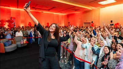 ڤودافون مصر تطلق حملة إعلانية جديدة عن نظام فليكس تجمع بين ياسمين عبدالعزيز وعبدالباسط حمودة 