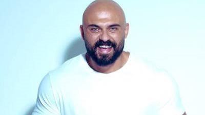 بتهمة تحطيم سيارة.. تقديم 42 مخالفة مرورية للفنان أحمد صلاح حسني وتغيبه بمحاكمة اليوم 