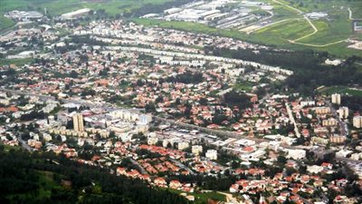 بعد هجوم صاروخي من حزب الله.. انقطاع الكهرباء في مستوطنة كريات شمونة 