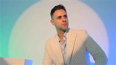 كواليس ضبط مصمم الأزياء الشهير إسلام سعد بمطار القاهرة بسبب 55 ألف دولار