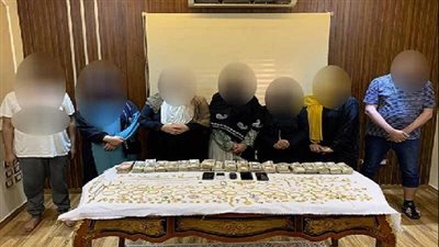 عاطل يستعين بـ5 ستات لسرقة محل مصوغات ذهبية بأسلوب غريب في المنيا 